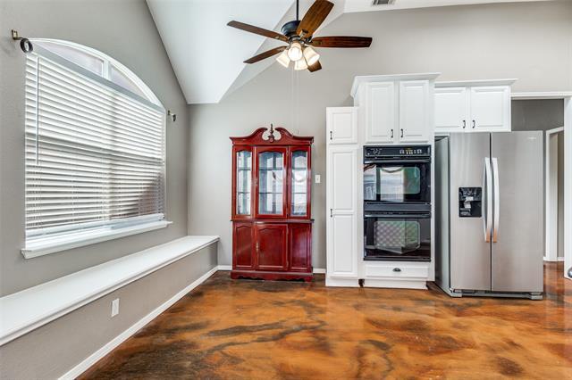 Building Photo - 613 Castleford Dr