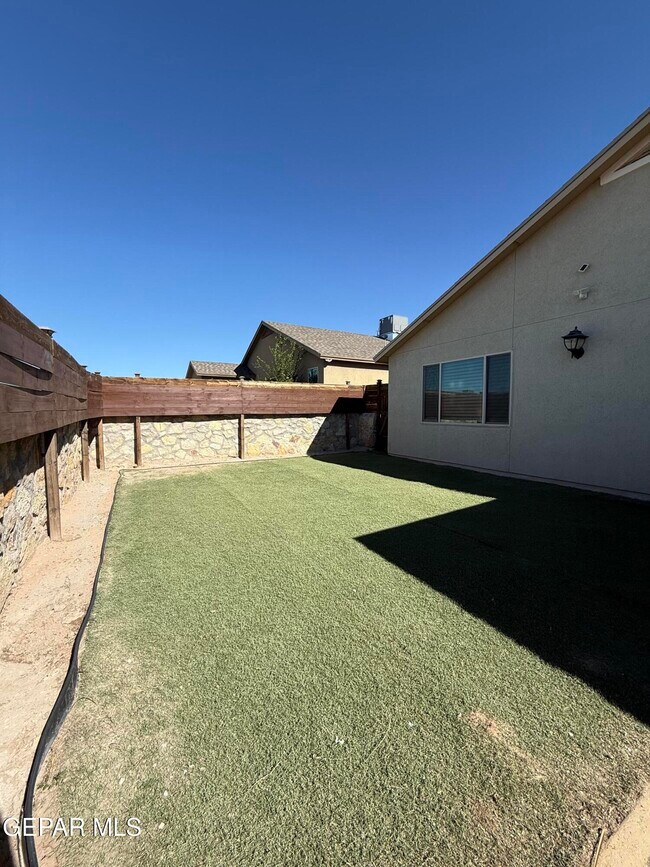 Building Photo - 13878 Summer Wy