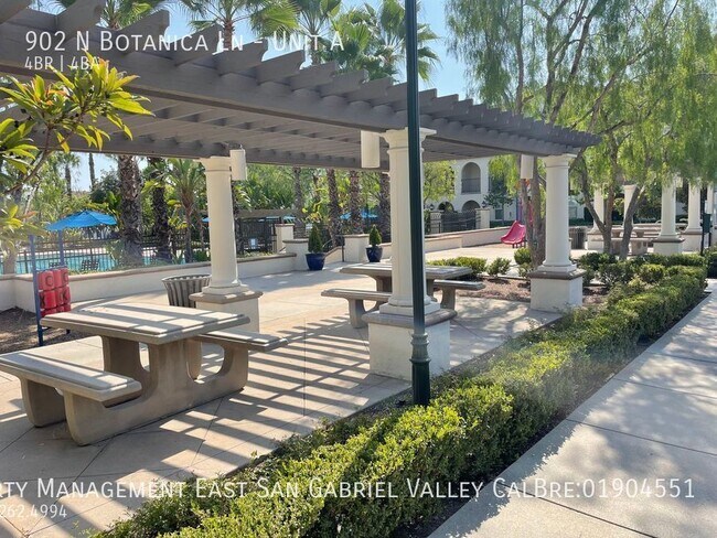 Building Photo - 902 Botanica Ln