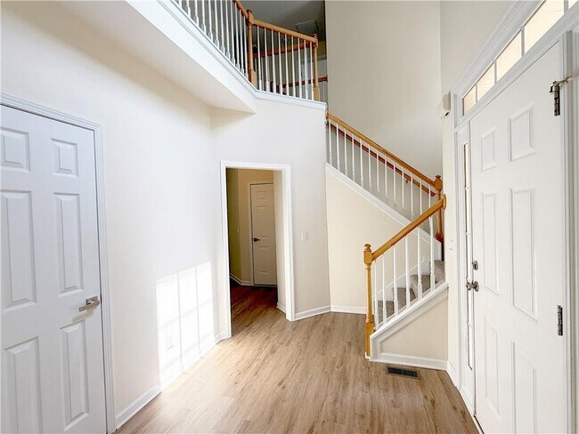 Building Photo - 350 Laurel Glen Crossing