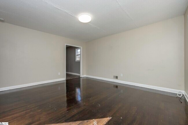 Building Photo - 142 Westover Dr