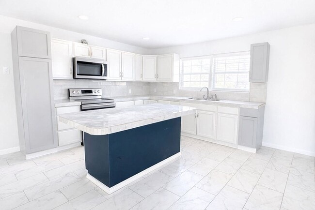 Building Photo - 2501 Crown Ave