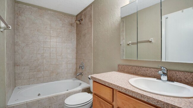 Building Photo - 6019 Scotchwood Glen
