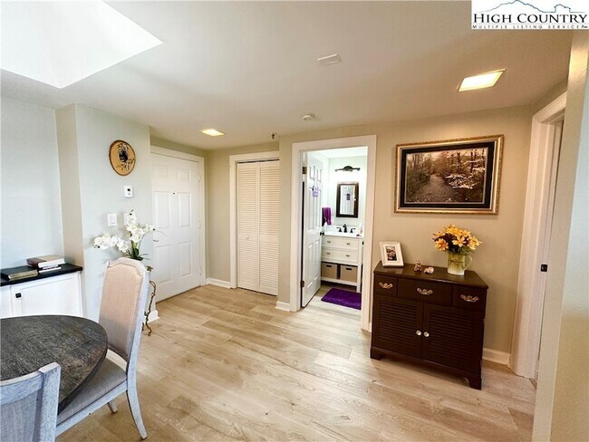 Building Photo - 303 Sugar Top Dr