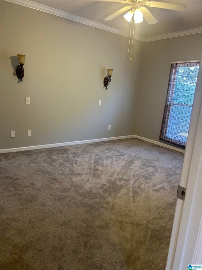Building Photo - 2212 Ascot Ln