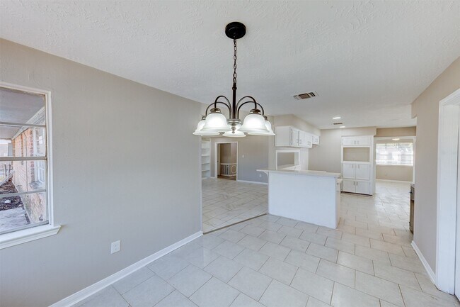 Building Photo - 361 Dawn Hill Dr