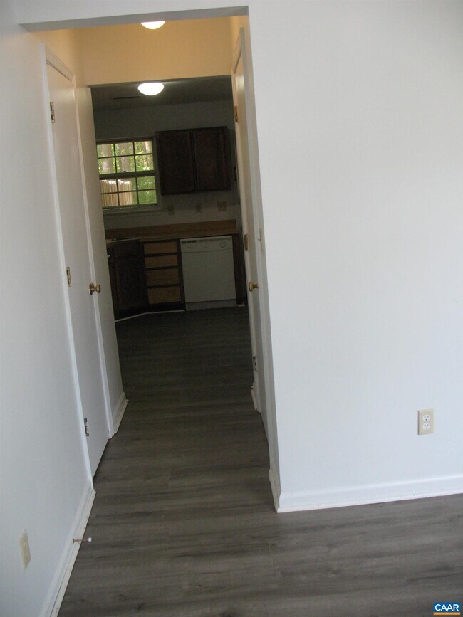 Building Photo - 270 Albert Ct