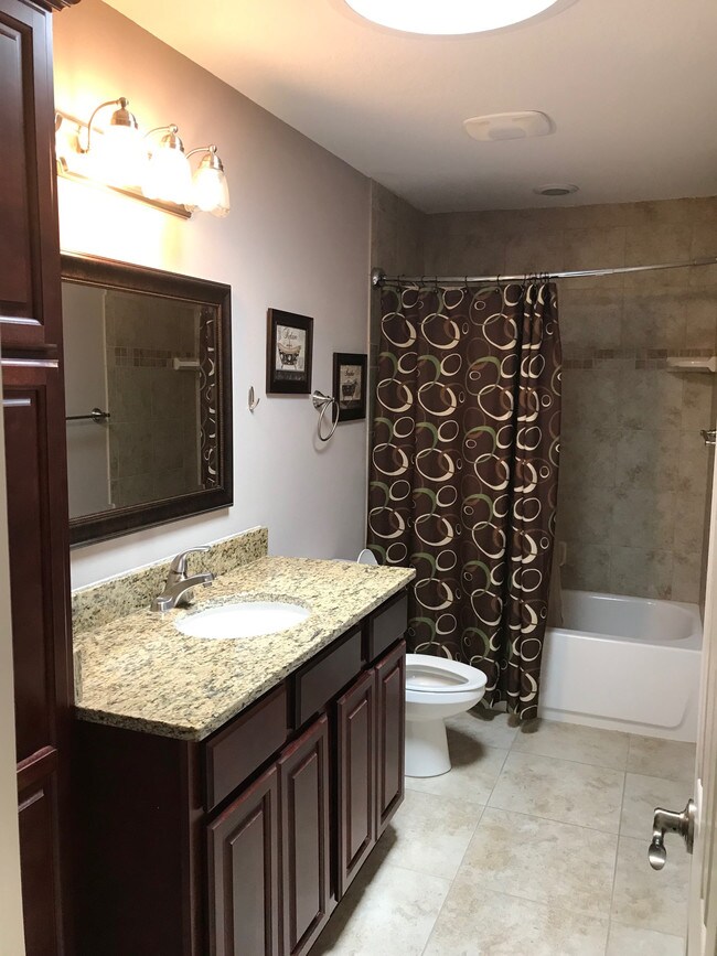 Building Photo - 2270 Hawks Cove Cir