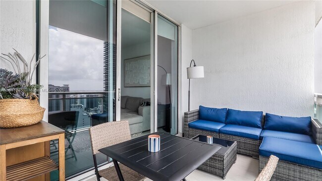 Building Photo - 950 Brickell Bay Dr
