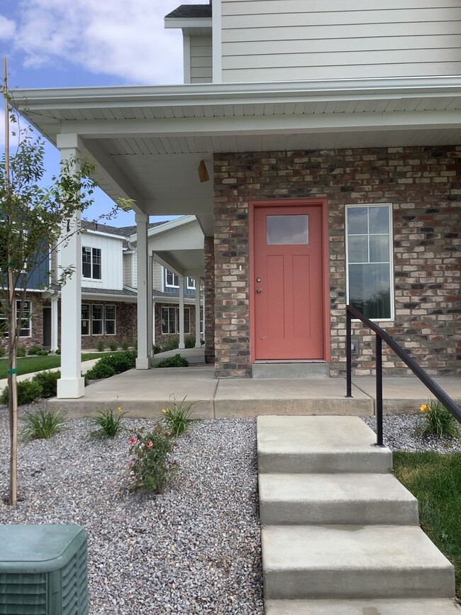 Building Photo - Townhome in Prime Spanish Fork Location