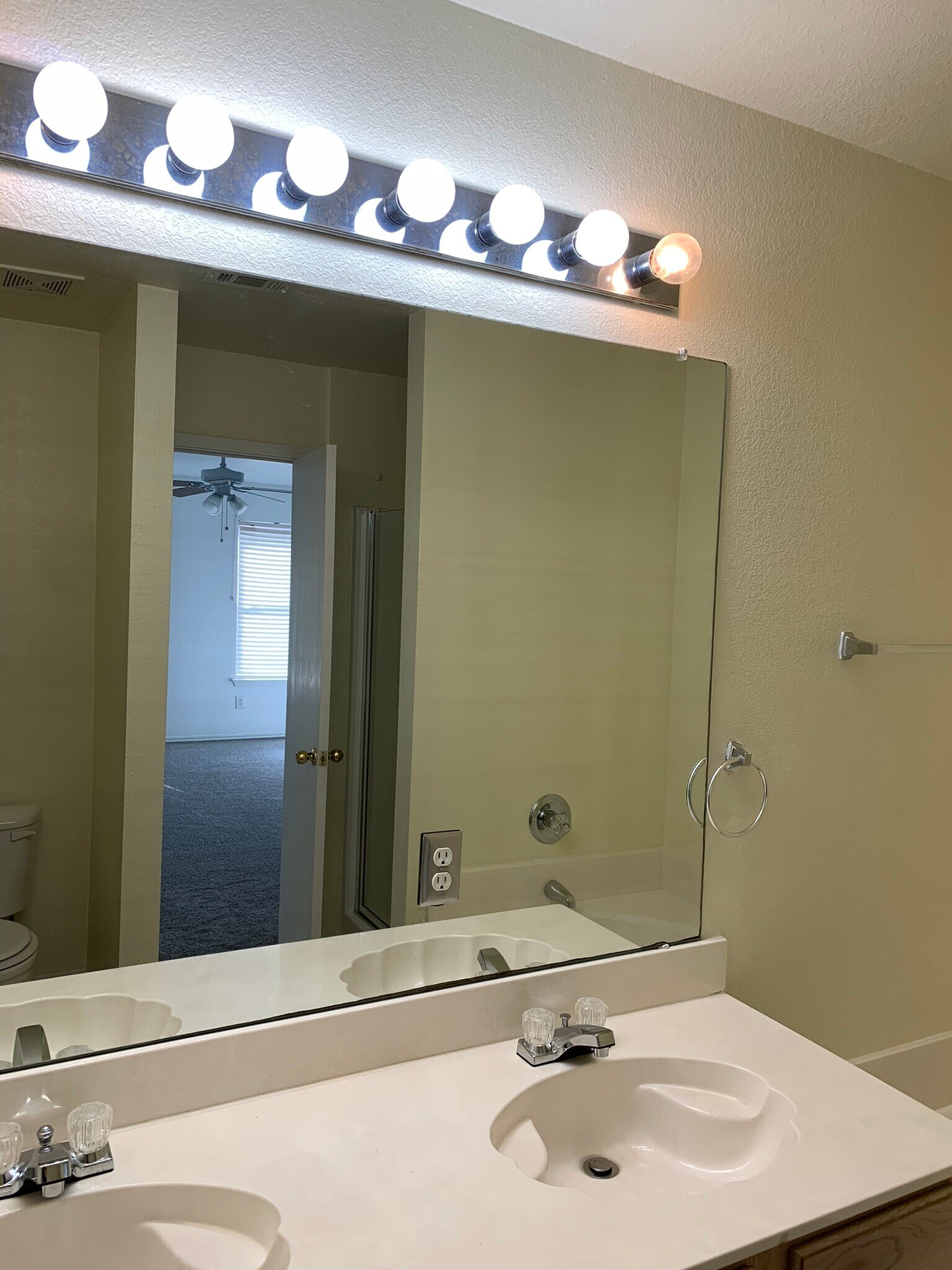 Building Photo - 4838 Orchard Ridge Dr