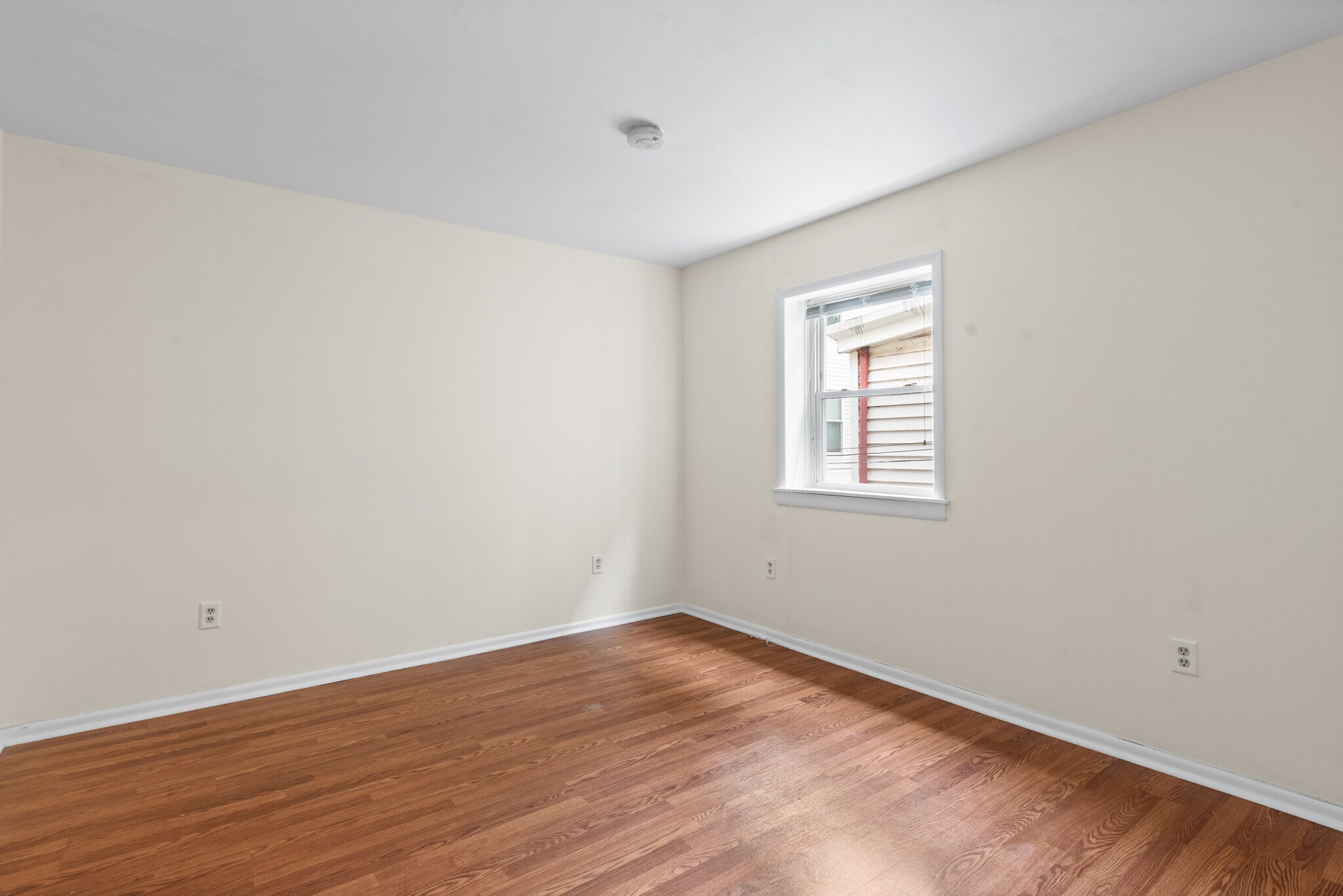 Building Photo - 631 Catharine St