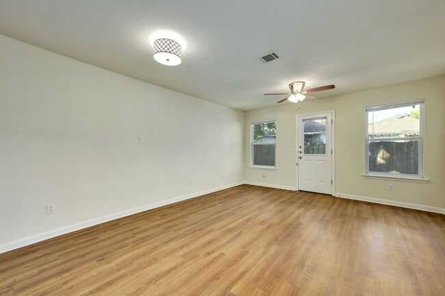 Building Photo - 1531 Parkfiled Cir 78664 | 3 Bed 2.5 Bath $1800 Coming soon - Available 04/26/26