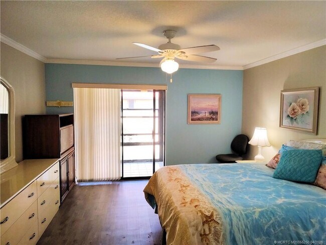 Building Photo - 511 SW South River Dr