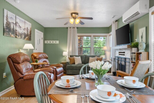 Building Photo - 805 Canyon Dr