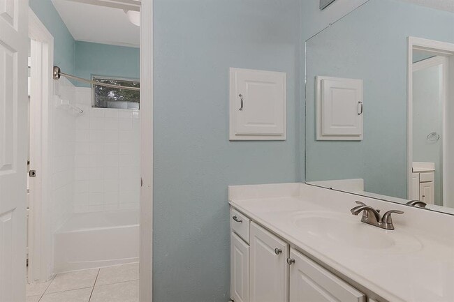 Building Photo - 11 Valleybrook Pl