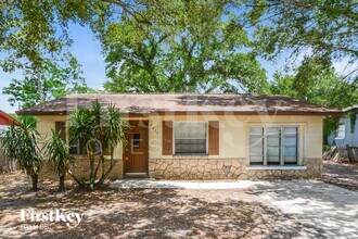 Building Photo - 2617 Drake Dr
