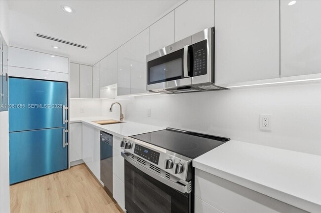 Building Photo - 1000 West Ave