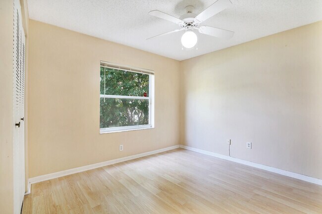Building Photo - 10567 Paso Fino Dr