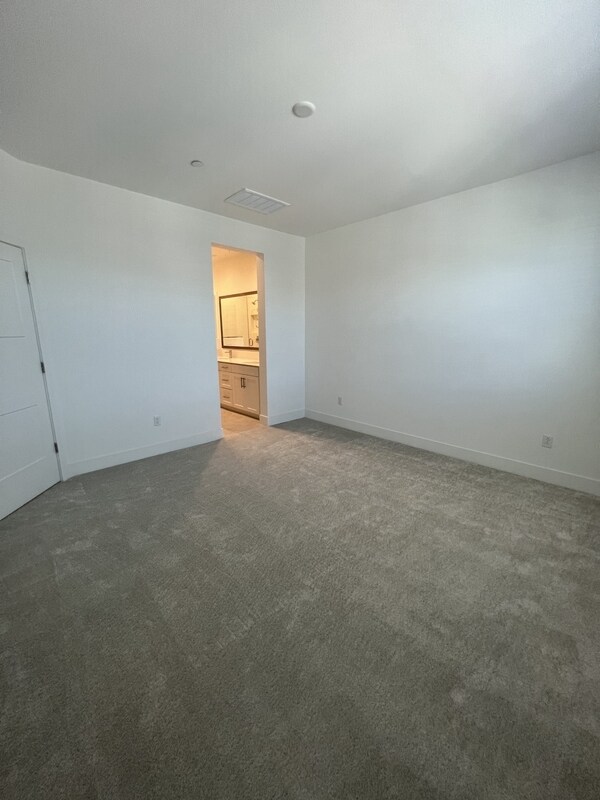 Building Photo - 426 Semillon Ln