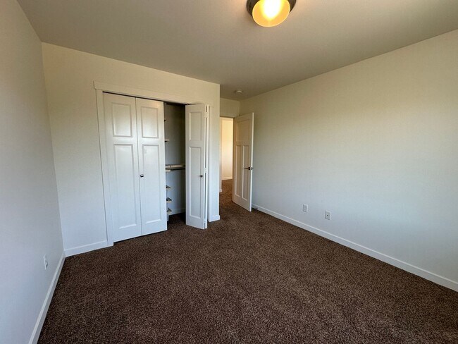Building Photo - 3 Bed, 2.5 Bath House in Cordata Neighborhood