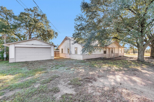 Building Photo - 601 S Cochran St