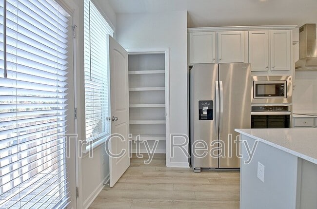 Building Photo - 250 Cobalt Dr