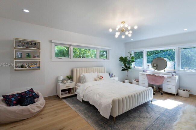 Building Photo - 5780 Las Palmas Dr