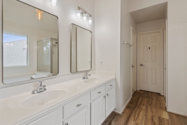Building Photo - 22523 Holly Lake Dr
