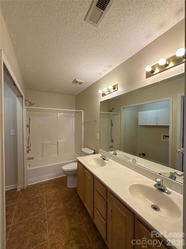Building Photo - 15318 Brynfield Dr