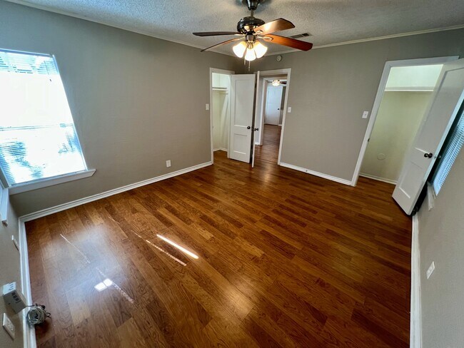 Building Photo - 3225 Knox St