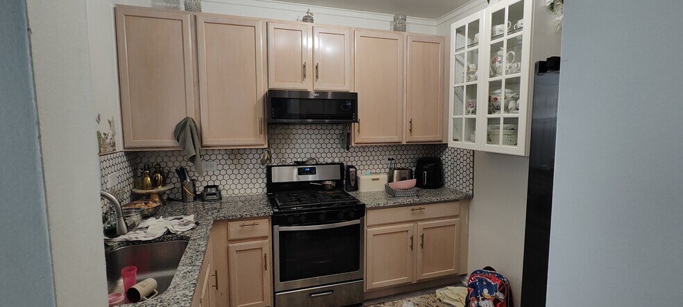 Building Photo - 2505 Oneida Ln