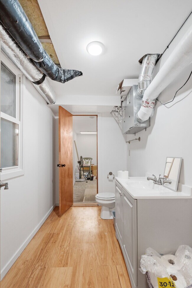 Building Photo - 2537 Aldrich Ave S