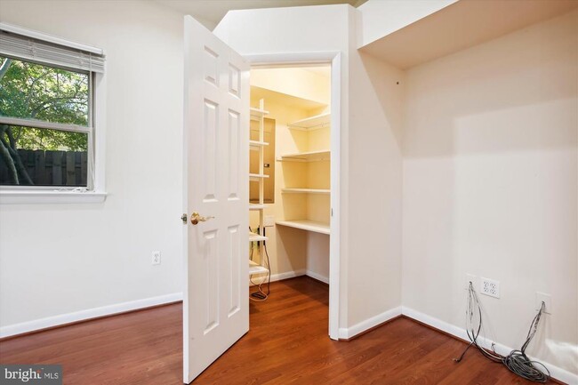 Building Photo - 8509 Cyrus Pl