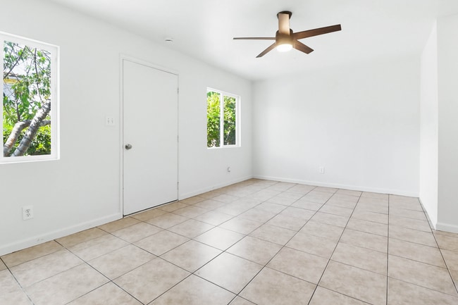 Building Photo - 851 33rd St