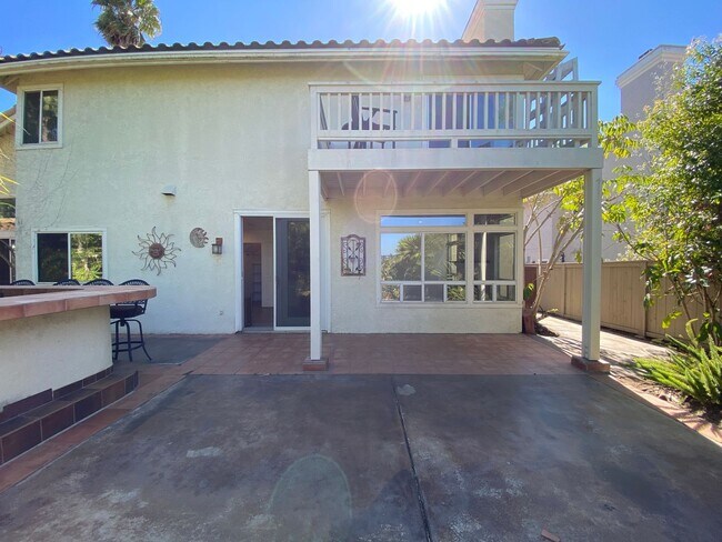 Building Photo - Stunning 4 bedroom Home with a Pool locate...