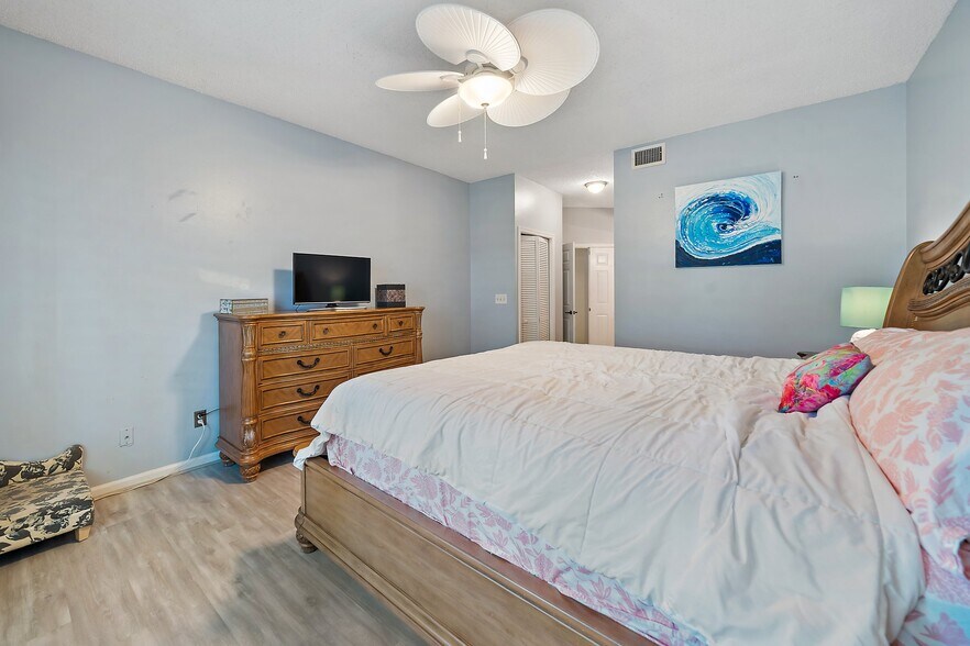 Building Photo - 401 Sea Oats Dr