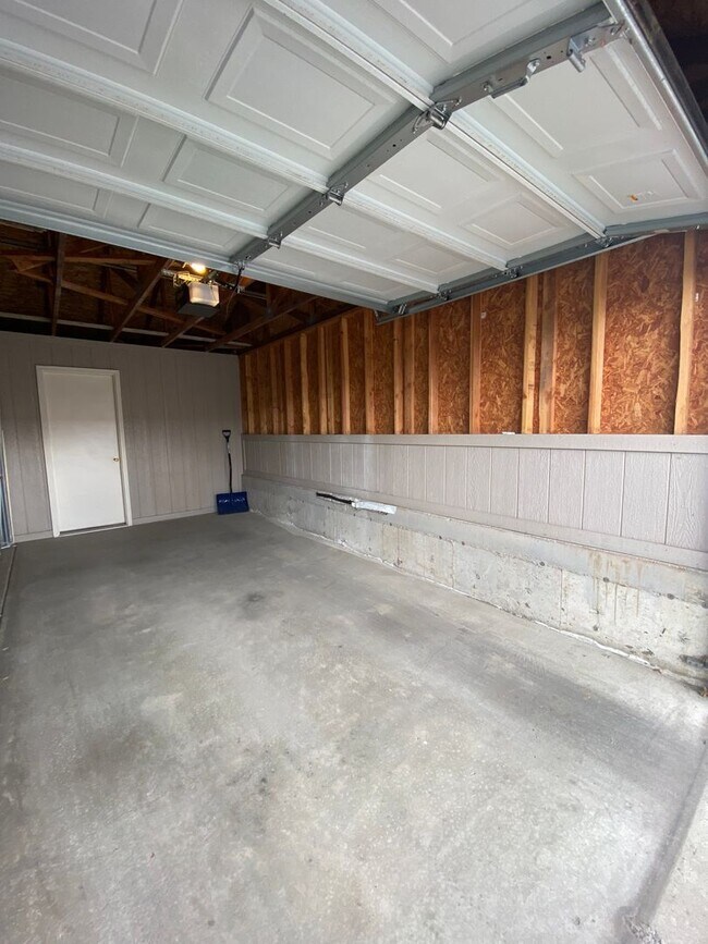 Building Photo - Canfield Court Condo (APP#170)