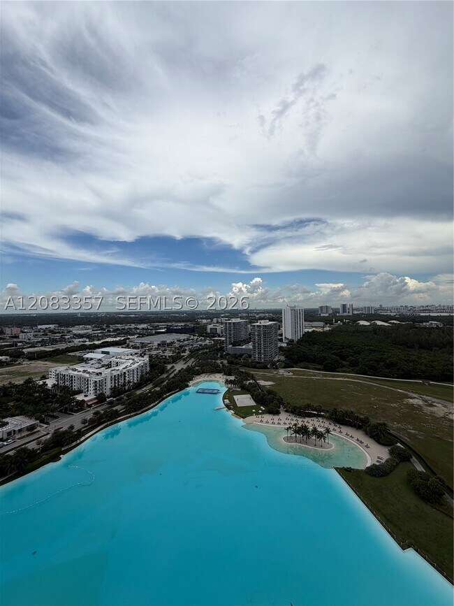Building Photo - 2411 Laguna Cir