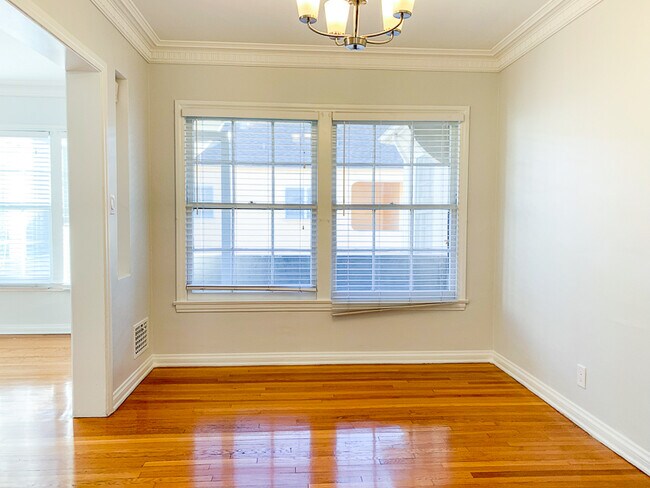 Building Photo - 452 S New Hampshire Ave