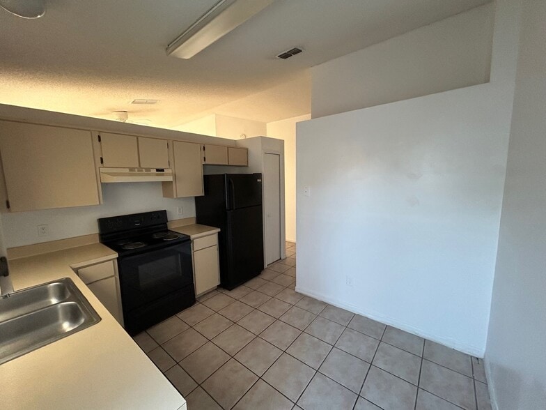 Building Photo - 306 San Gabriel St