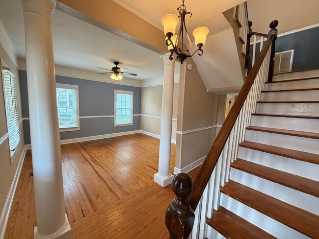 Building Photo - Charming & Spacious 3-Bedroom Home with a Large Fenced Yard!