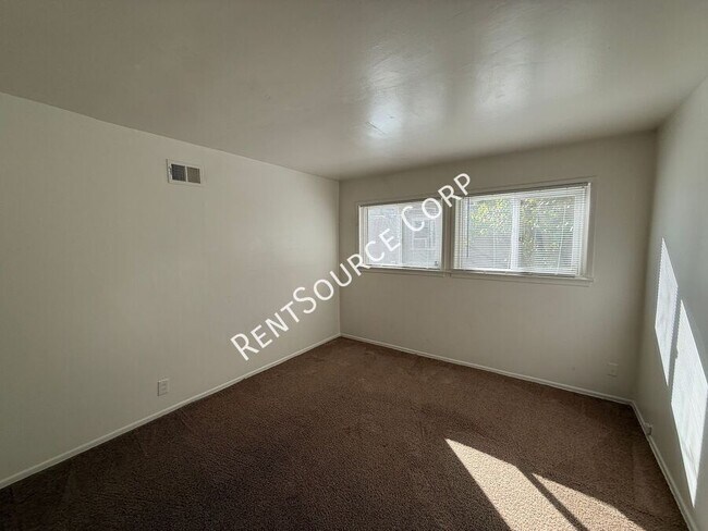 Building Photo - 44415 Lowtree Ave