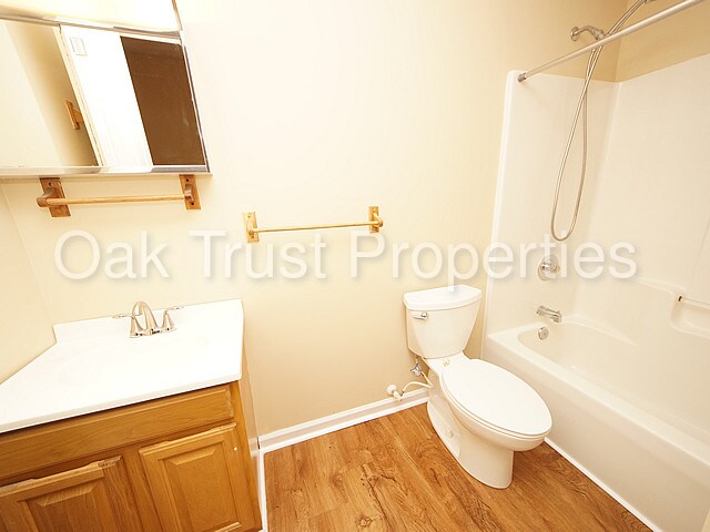 Building Photo - 733 Fort Johnson Rd