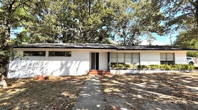 Building Photo - 2302 College Dr
