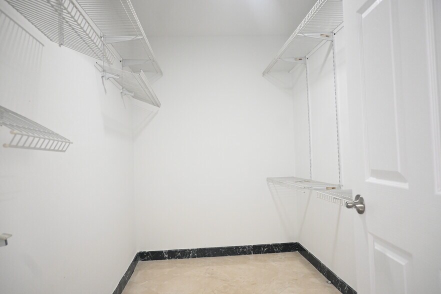 Building Photo - 290 174th St