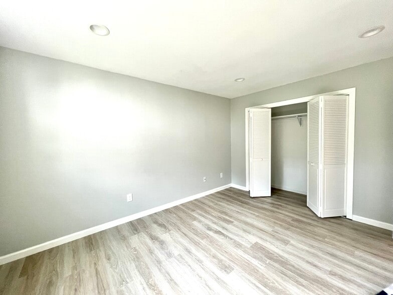 Building Photo - 171 Clark St