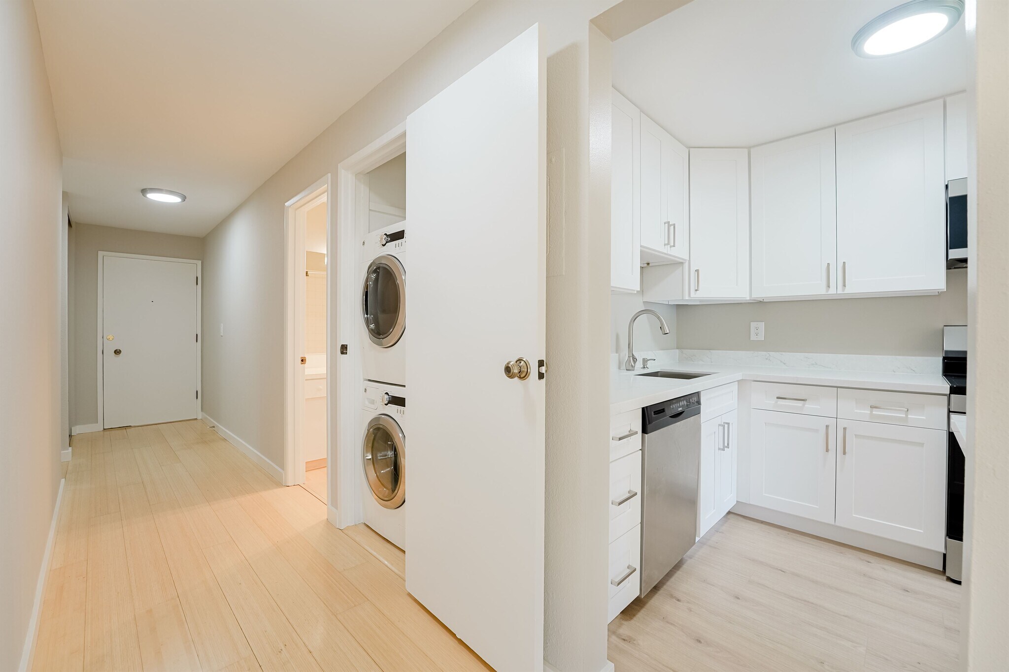 Building Photo - 1100 S Atlantic St