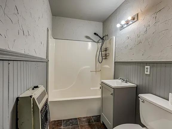 Building Photo - 1427 E Broadway St