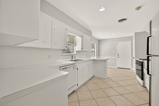 Building Photo - 5418 Darnell St